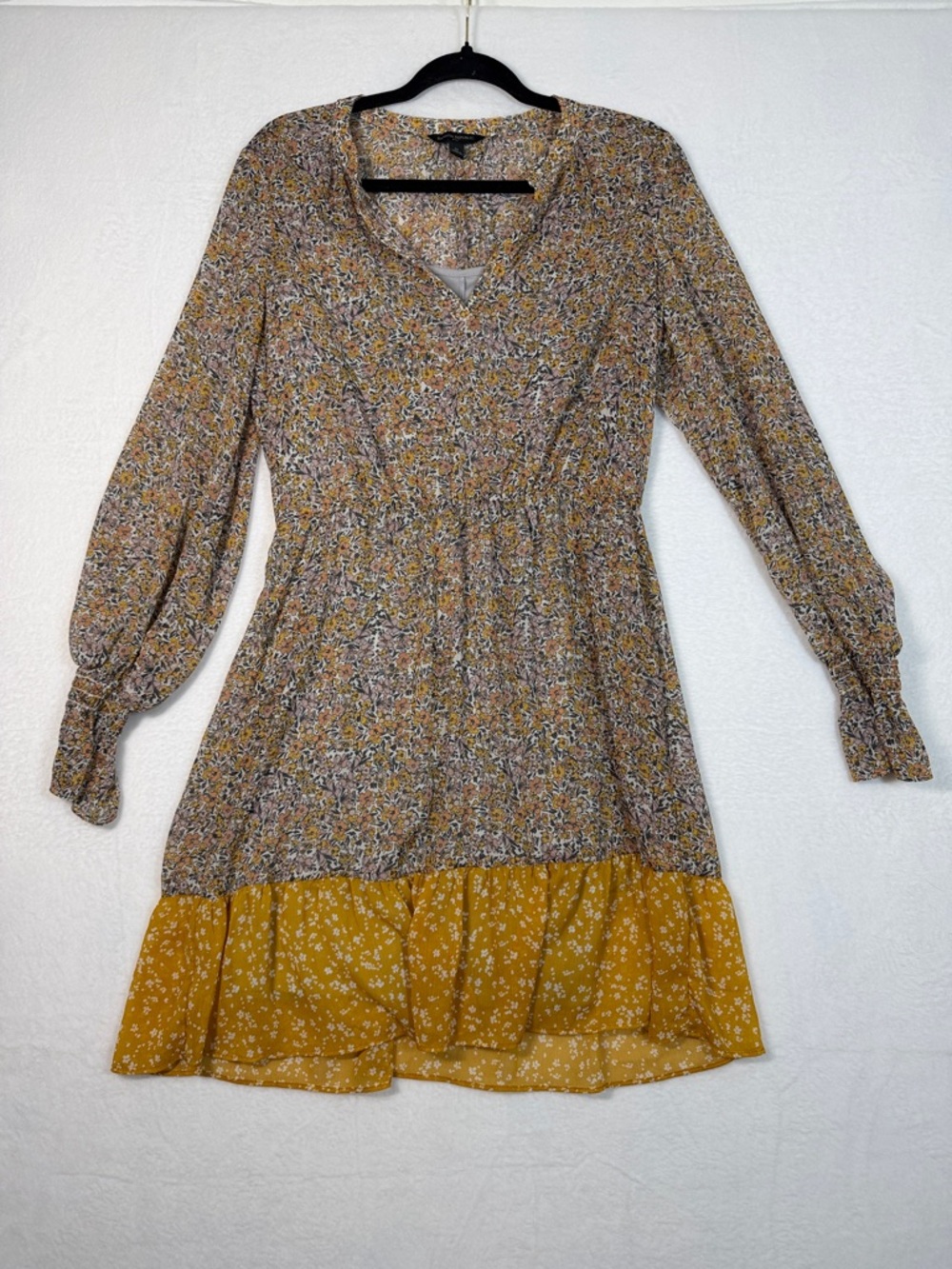 Women’s Banana Republic Fit & Flare Floral Tiered LongSleeve Smocked Waist Dress - Picture 3 of 10